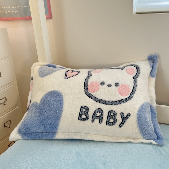 91家纺网 家纺一手货源 找家纺 川悦生活 2025新款立体雪花绒印花四件套学生床系列一场景一 可爱熊