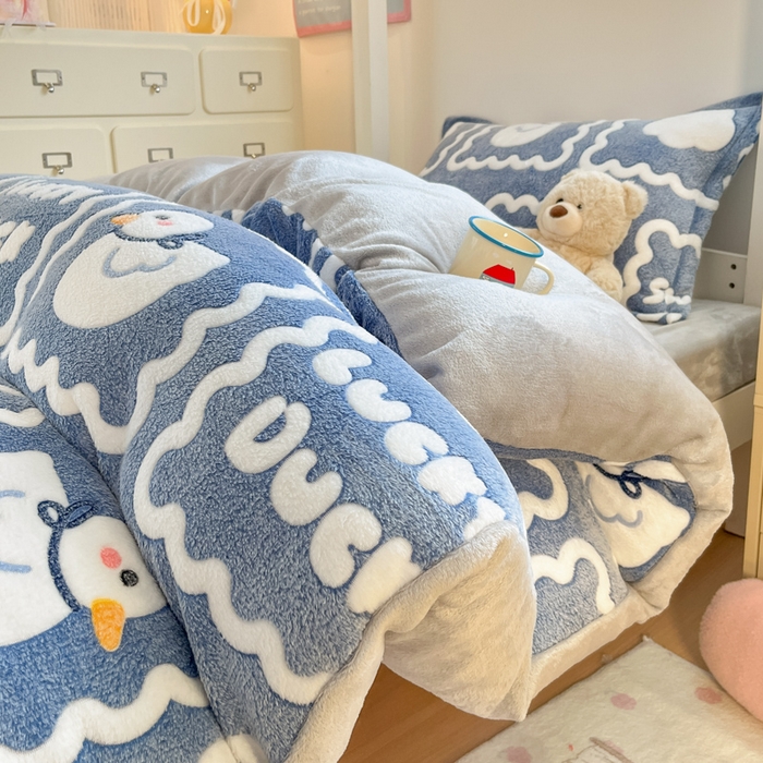 91家纺网 家纺一手货源 找家纺 川悦生活 2025新款立体雪花绒印花四件套学生床系列一场景一 快乐鸭鸭