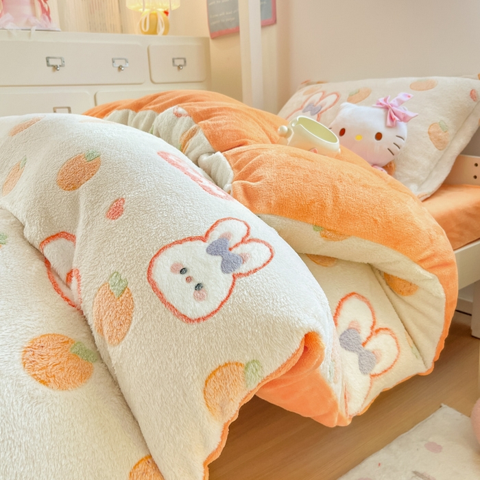 91家纺网 家纺一手货源 找家纺 川悦生活 2025新款立体雪花绒印花四件套学生床系列一场景一 橘兔