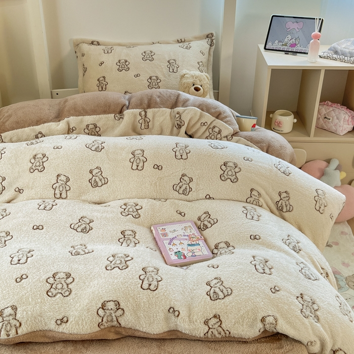 91家纺网 家纺一手货源 找家纺 川悦生活 2025新款立体雪花绒印花四件套学生床系列一场景一 奶咖小熊