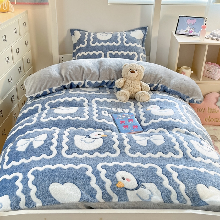 91家纺网 家纺一手货源 找家纺 川悦生活 2025新款立体雪花绒印花四件套学生床系列一场景一 快乐鸭鸭