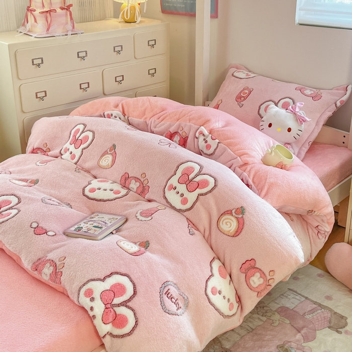 91家纺网 家纺一手货源 找家纺 川悦生活 2025新款立体雪花绒印花四件套学生床系列一场景一 蜜语奶兔