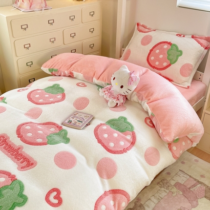 川悦生活 2025新款立体雪花绒印花四件套学生床系列一场景一 啵啵草莓