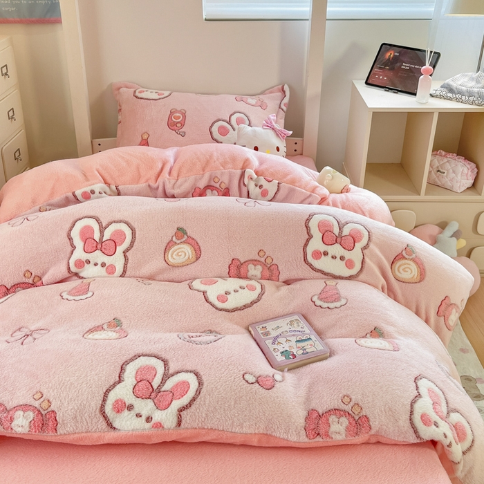 91家纺网 家纺一手货源 找家纺 川悦生活 2025新款立体雪花绒印花四件套学生床系列一场景一 蜜语奶兔