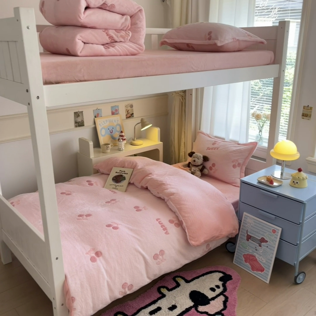 91家纺网 家纺一手货源 找家纺 （总）川悦生活 2025新款立体雪花绒印花四件套学生床系列一场景二