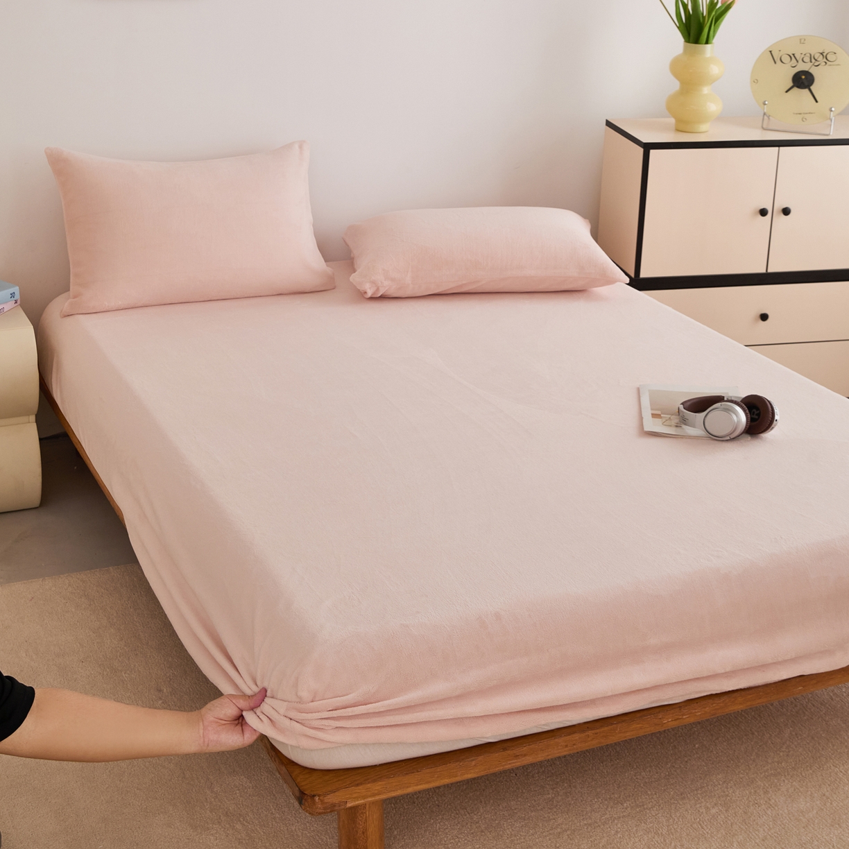 91家纺网 家纺一手货源 找家纺 曼町家居 2025新款高克重柔软牛奶绒床笠单床笠床笠单件 蜜桃粉