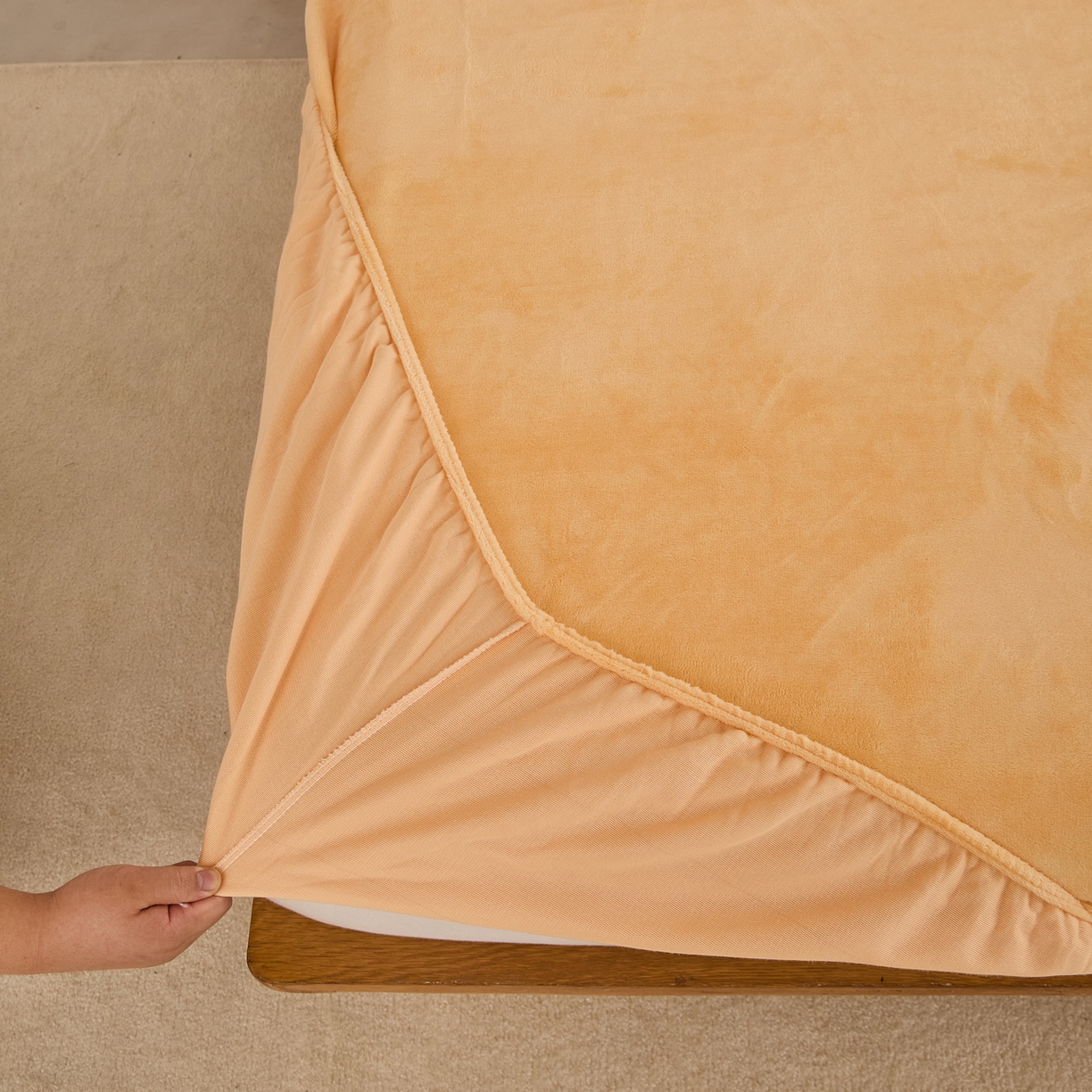 91家纺网 家纺一手货源 找家纺 曼町家居 2025新款高克重柔软牛奶绒床笠单床笠床笠单件 雏菊黄