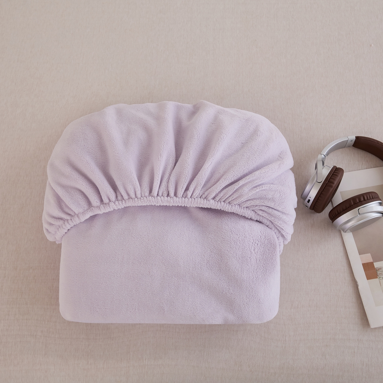 91家纺网 家纺一手货源 找家纺 曼町家居 2025新款高克重柔软牛奶绒床笠单床笠床笠单件 梦幻紫