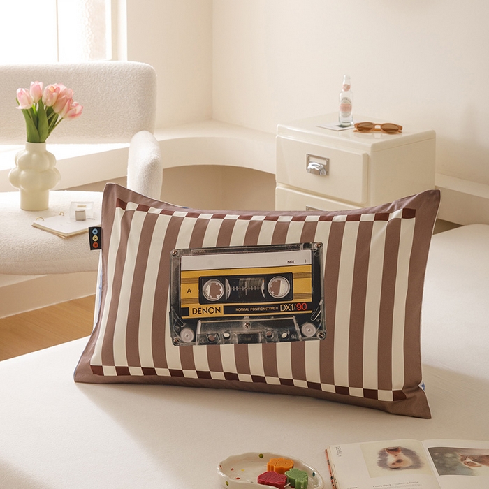 91家纺网 家纺一手货源 找家纺 RYB红黄兰 2025新款ins慵懒风撞色系全棉四件套学生季宿舍床纯棉三件套 八零磁带（枕套）