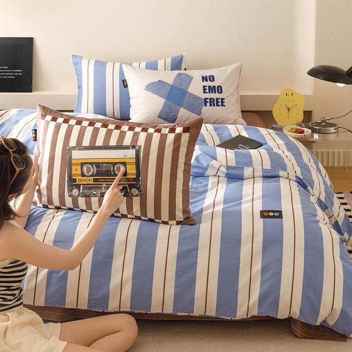 91家纺网 家纺一手货源 找家纺 RYB红黄兰 2025新款ins慵懒风撞色系全棉四件套学生季宿舍床纯棉三件套 蓝咖磁带