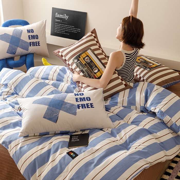 91家纺网 家纺一手货源 找家纺 RYB红黄兰 2025新款ins慵懒风撞色系全棉四件套学生季宿舍床纯棉三件套 蓝咖磁带