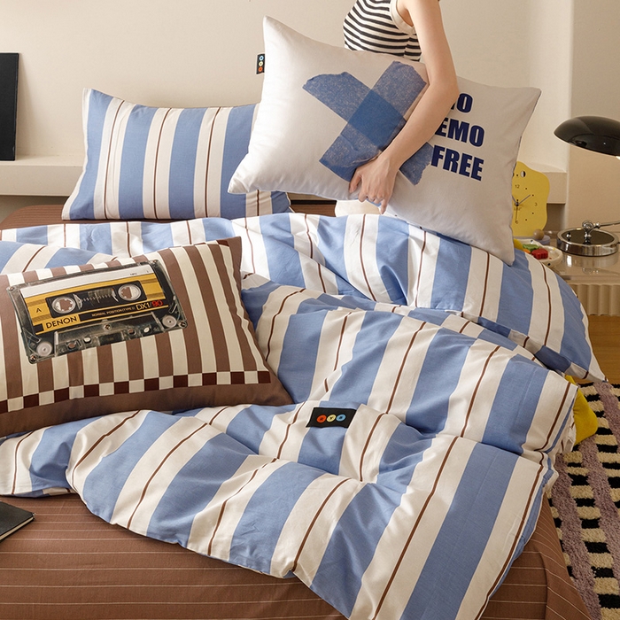 91家纺网 家纺一手货源 找家纺 RYB红黄兰 2025新款ins慵懒风撞色系全棉四件套学生季宿舍床纯棉三件套 蓝咖磁带