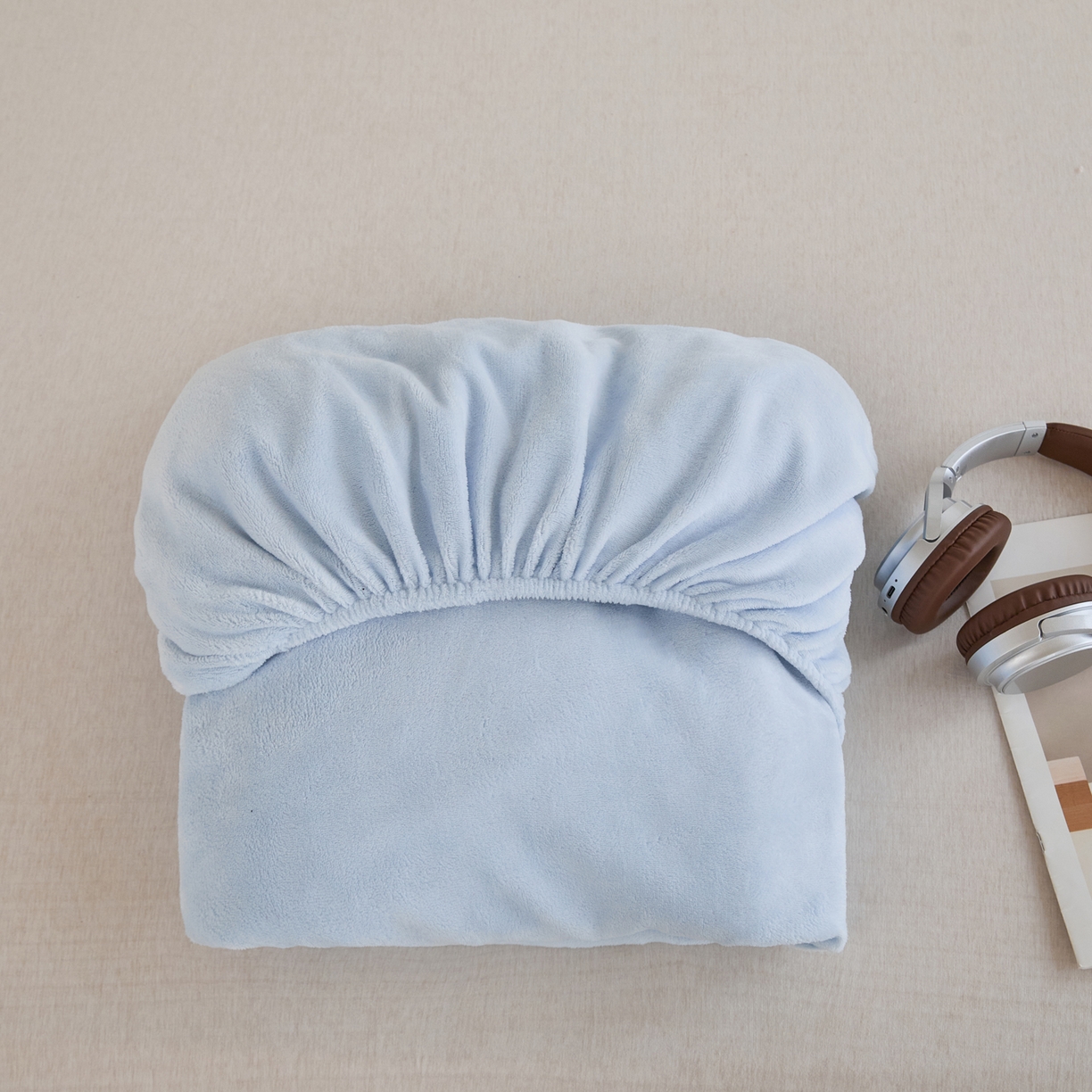 91家纺网 家纺一手货源 找家纺 曼町家居 2025新款高克重柔软牛奶绒床笠单床笠床笠单件 天空蓝