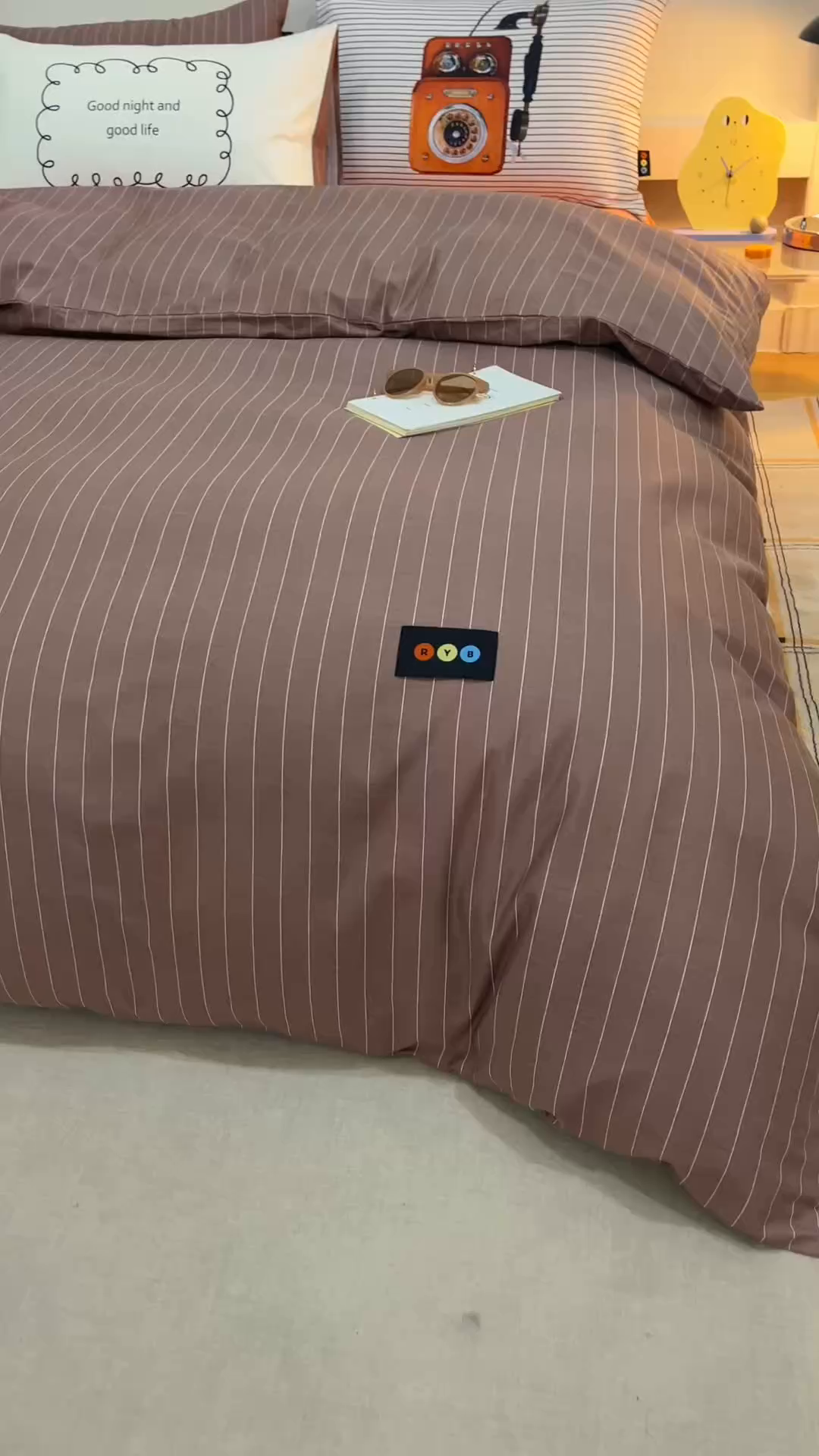 91家纺网 家纺一手货源 找家纺 RYB红黄兰 2025新款ins慵懒风撞色系全棉四件套学生季宿舍床纯棉三件套 咖啡电话