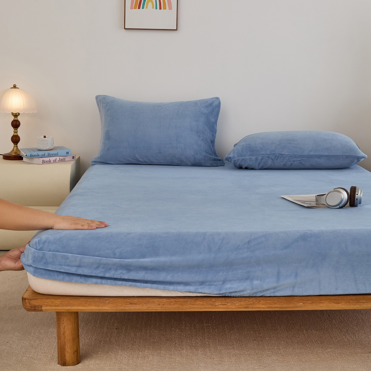 91家纺网 家纺一手货源 找家纺 曼町家居 2025新款高克重柔软牛奶绒床笠单床笠床笠单件 雾蓝