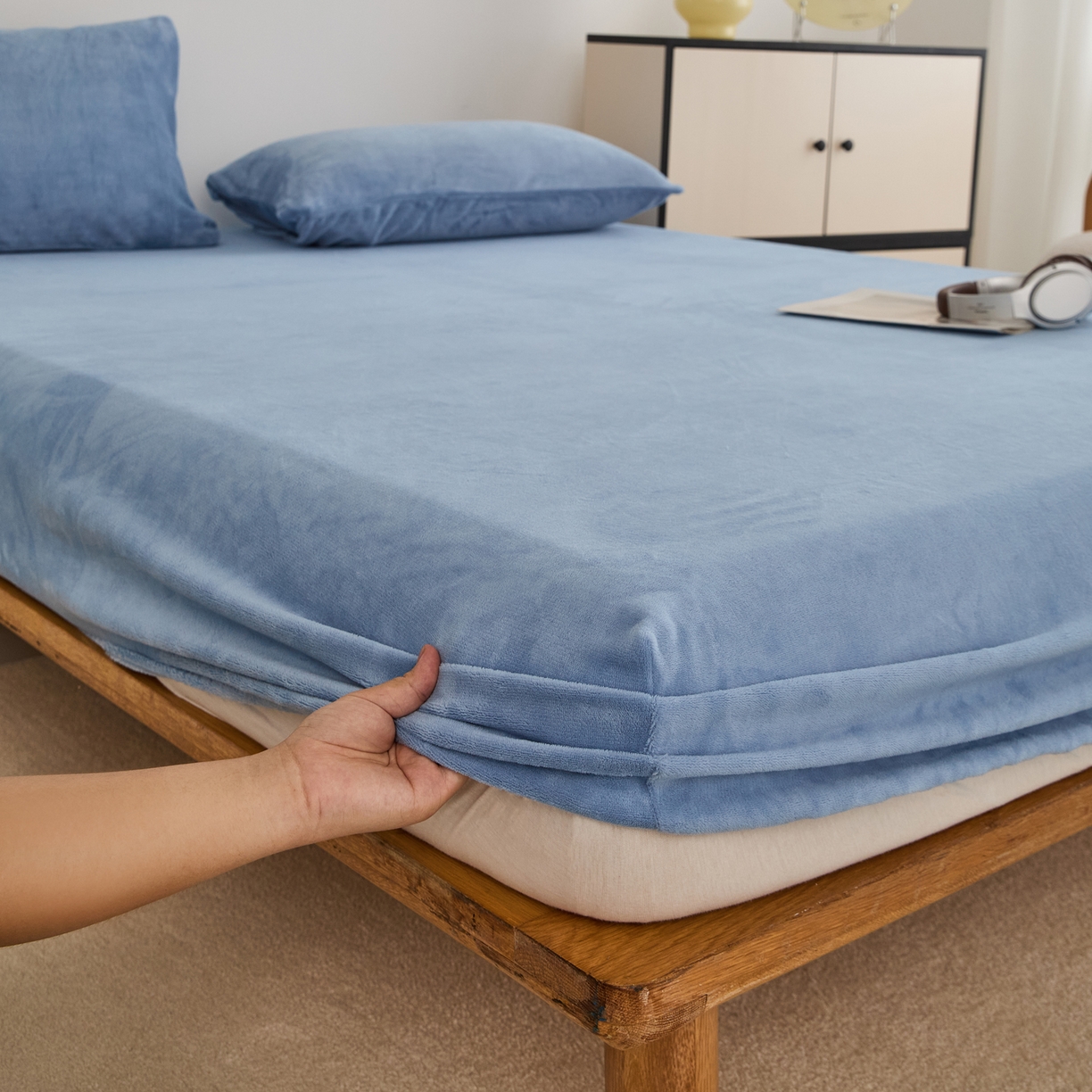 91家纺网 家纺一手货源 找家纺 曼町家居 2025新款高克重柔软牛奶绒床笠单床笠床笠单件 雾蓝