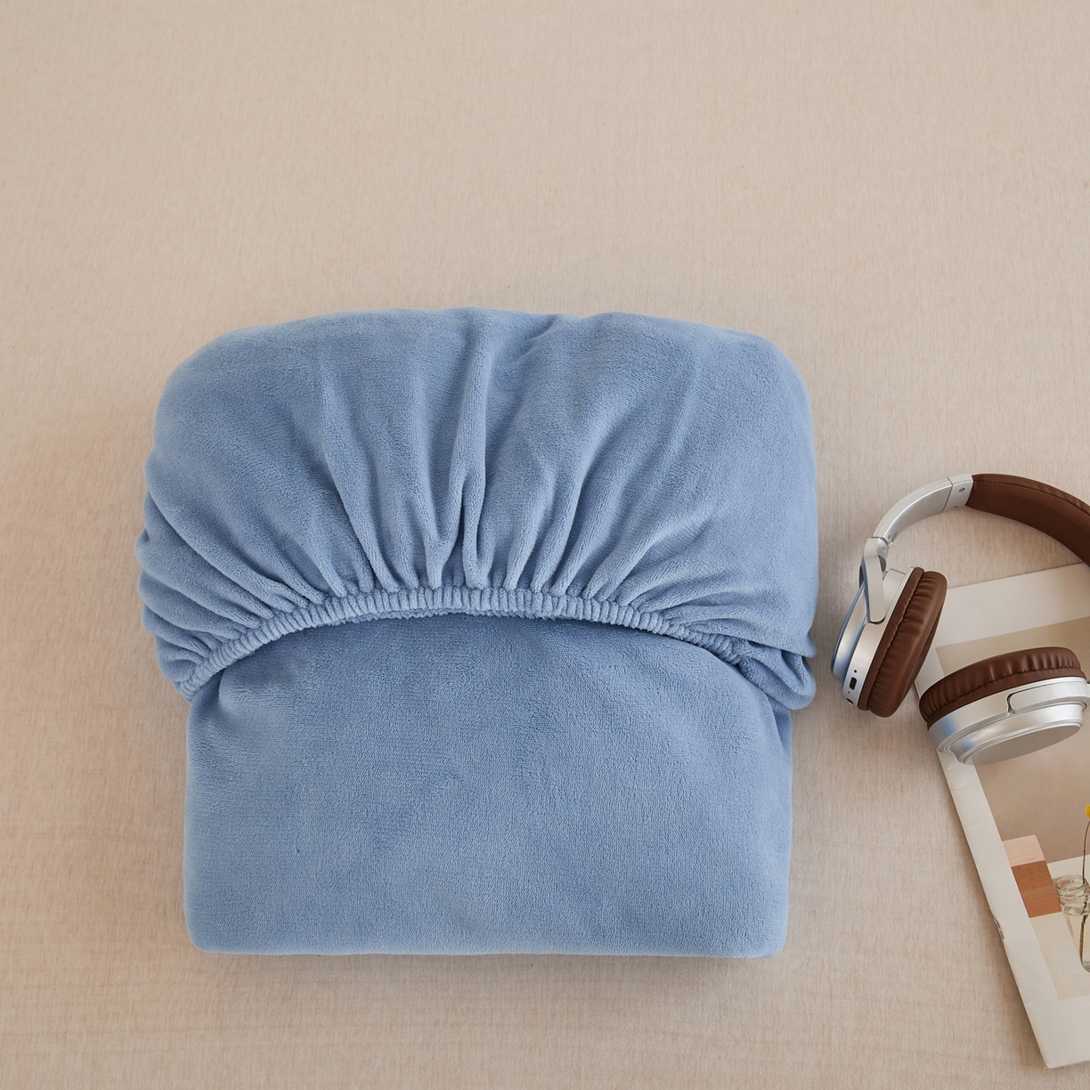 91家纺网 家纺一手货源 找家纺 曼町家居 2025新款高克重柔软牛奶绒床笠单床笠床笠单件 雾蓝