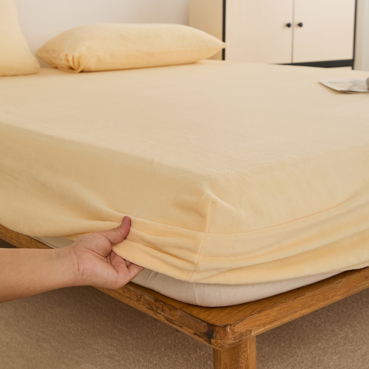 91家纺网 家纺一手货源 找家纺 曼町家居 2025新款高克重柔软牛奶绒床笠单床笠床笠单件 芝士黄