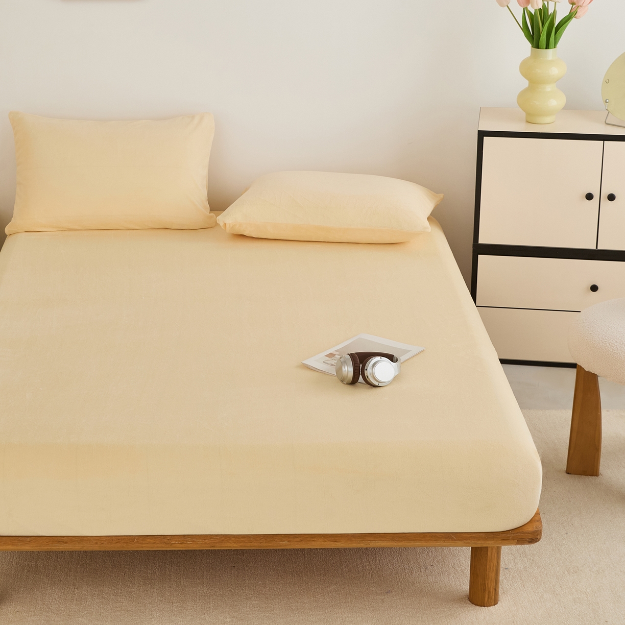 91家纺网 家纺一手货源 找家纺 曼町家居 2025新款高克重柔软牛奶绒床笠单床笠床笠单件 芝士黄