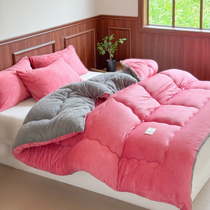 91家纺网 家纺一手货源 找家纺 吉祥家纺 2023新款牛奶绒羊羔绒春秋被冬被被芯跨境电商爆款豆沙+灰