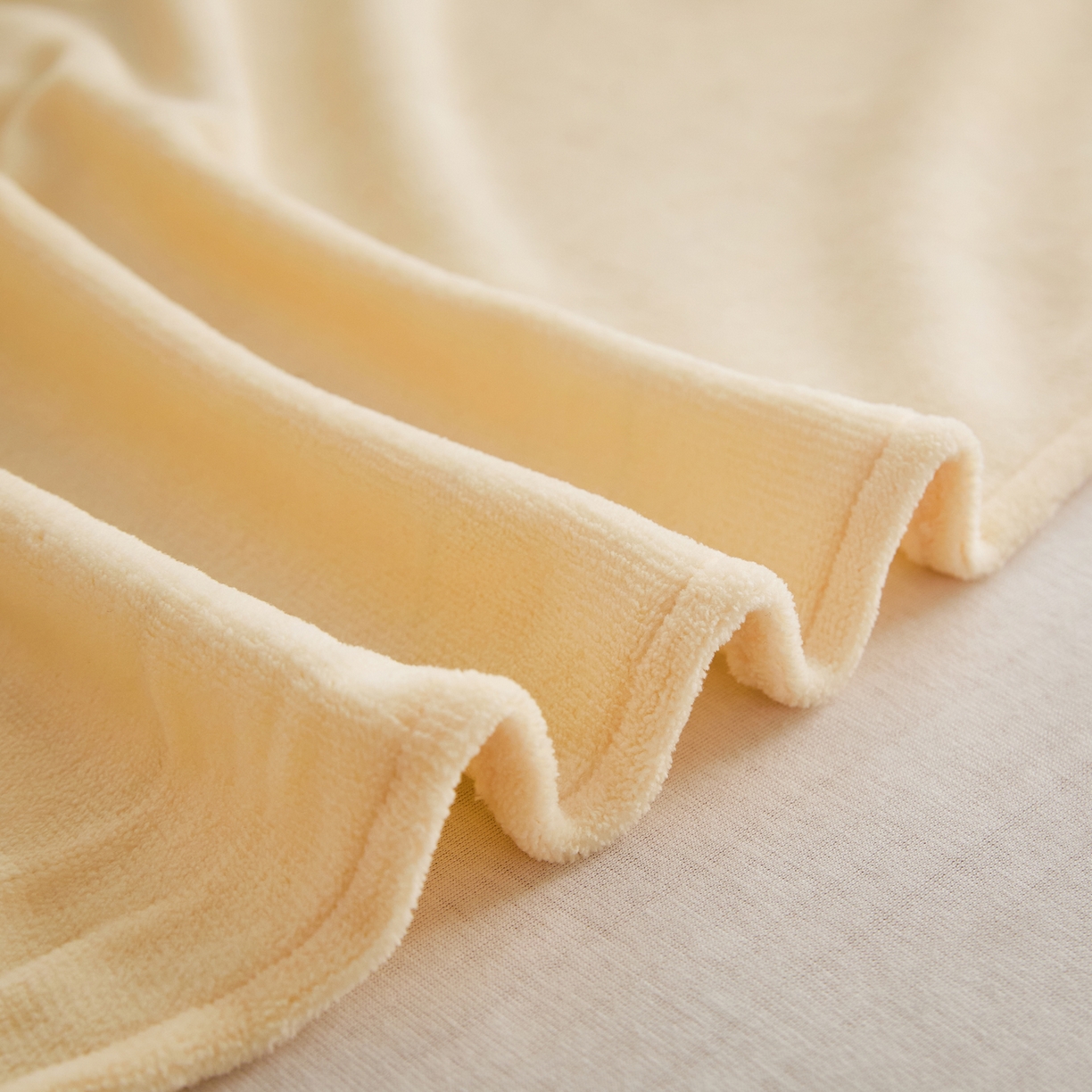 91家纺网 家纺一手货源 找家纺 曼町家居 2025新款高克重牛奶绒床单单床单床单单件 芝士黄