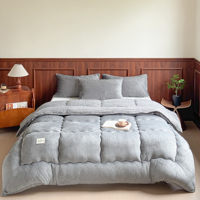 91家纺网 家纺一手货源 找家纺 吉祥家纺 2023新款牛奶绒羊羔绒春秋被冬被被芯跨境电商爆款绅士灰+灰