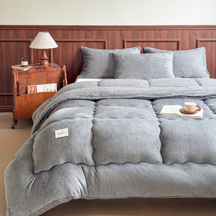 91家纺网 家纺一手货源 找家纺 吉祥家纺 2023新款牛奶绒羊羔绒春秋被冬被被芯跨境电商爆款绅士灰+灰