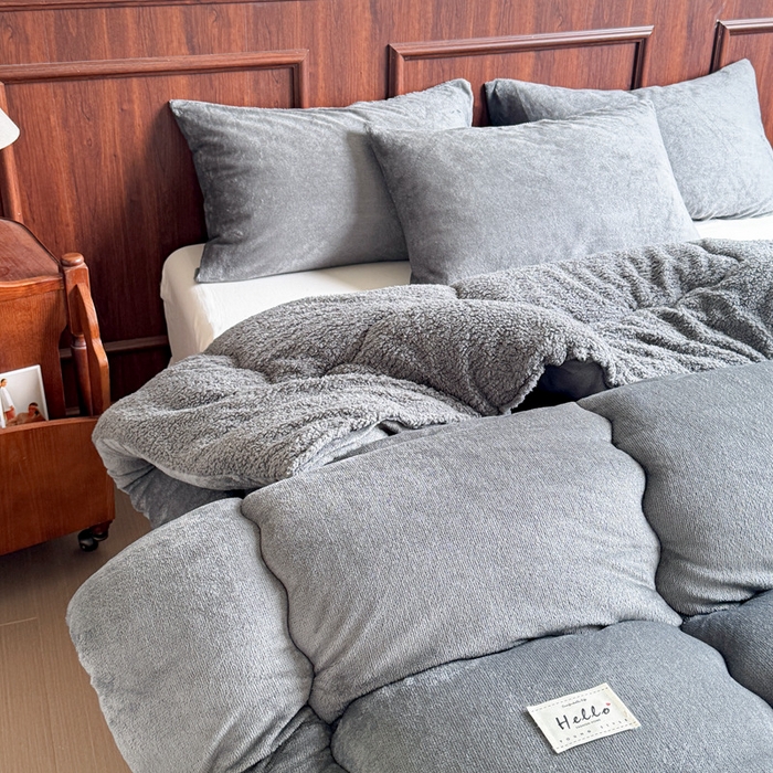 91家纺网 家纺一手货源 找家纺 吉祥家纺 2023新款牛奶绒羊羔绒春秋被冬被被芯跨境电商爆款绅士灰+灰