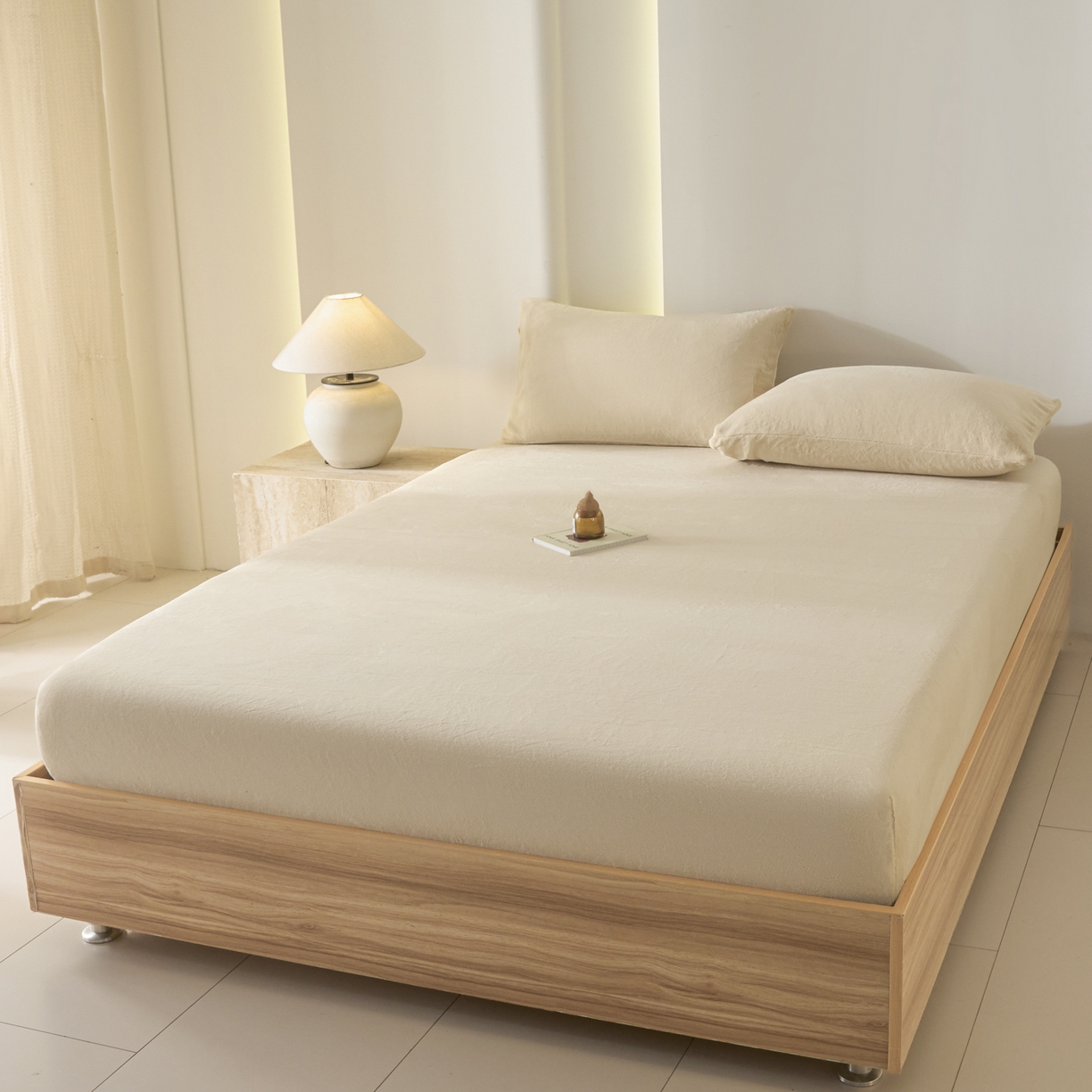 91家纺网 家纺一手货源 找家纺 酱子 2025新款牛奶绒简约纯色床笠 米杏-cl