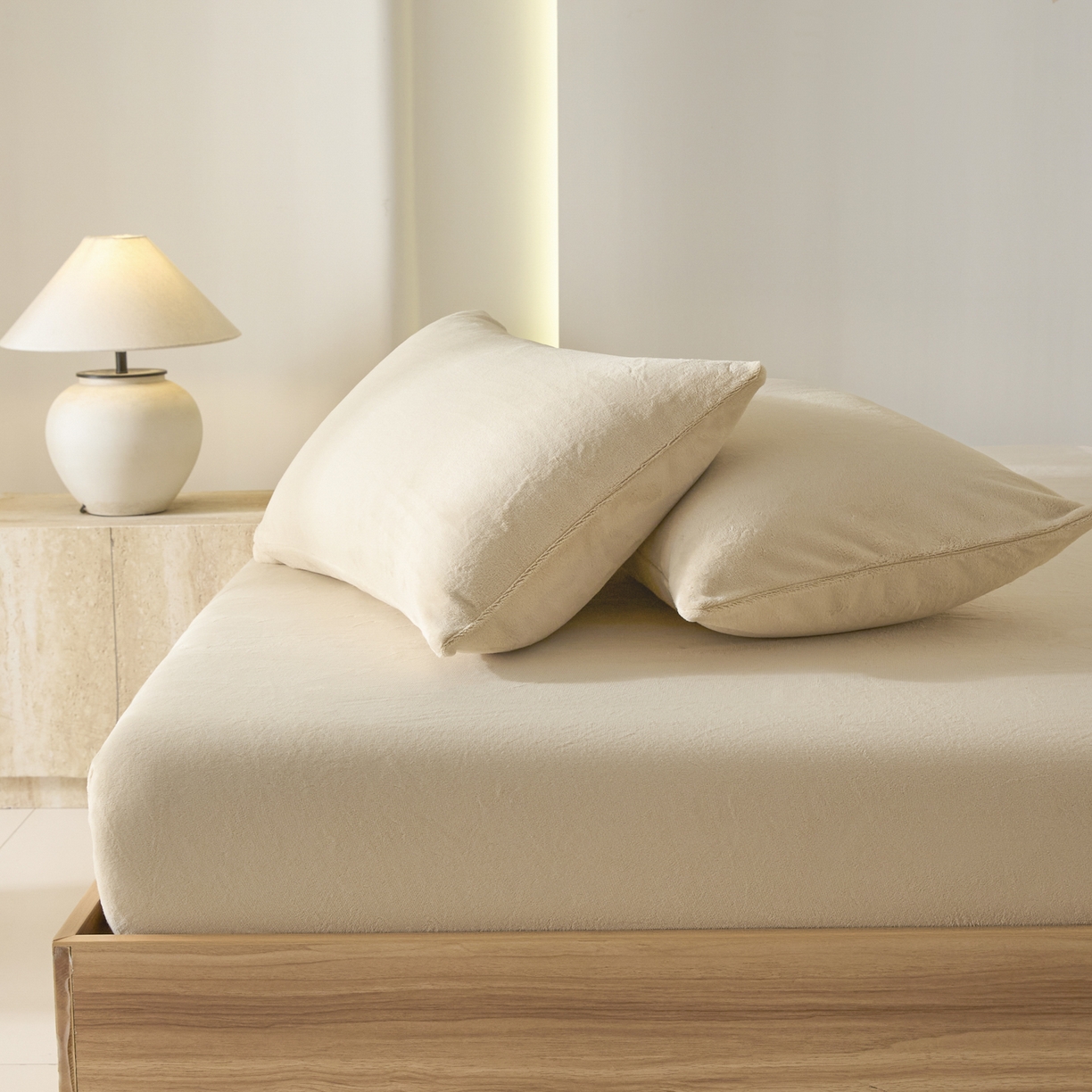 91家纺网 家纺一手货源 找家纺 酱子 2025新款牛奶绒简约纯色床笠 米杏-cl