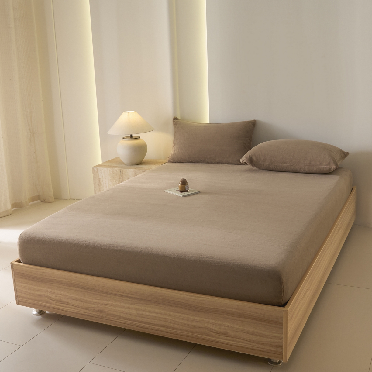 91家纺网 家纺一手货源 找家纺 酱子 2025新款牛奶绒简约纯色床笠 奶茶咖-cl