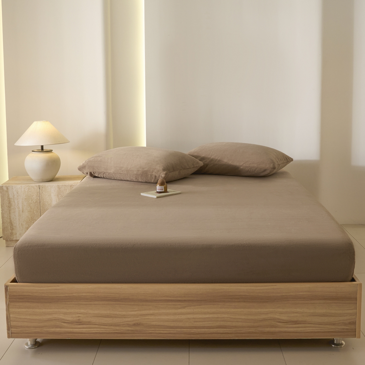 91家纺网 家纺一手货源 找家纺 酱子 2025新款牛奶绒简约纯色床笠 奶茶咖-cl