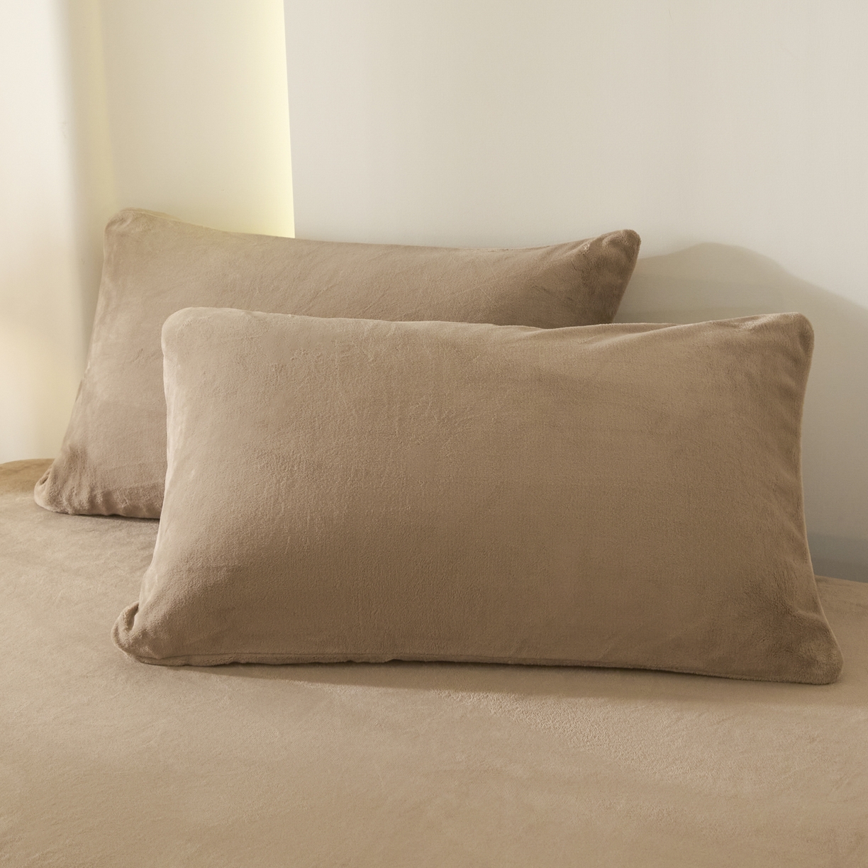 91家纺网 家纺一手货源 找家纺 酱子 2025新款牛奶绒简约纯色床笠 奶茶咖-cl