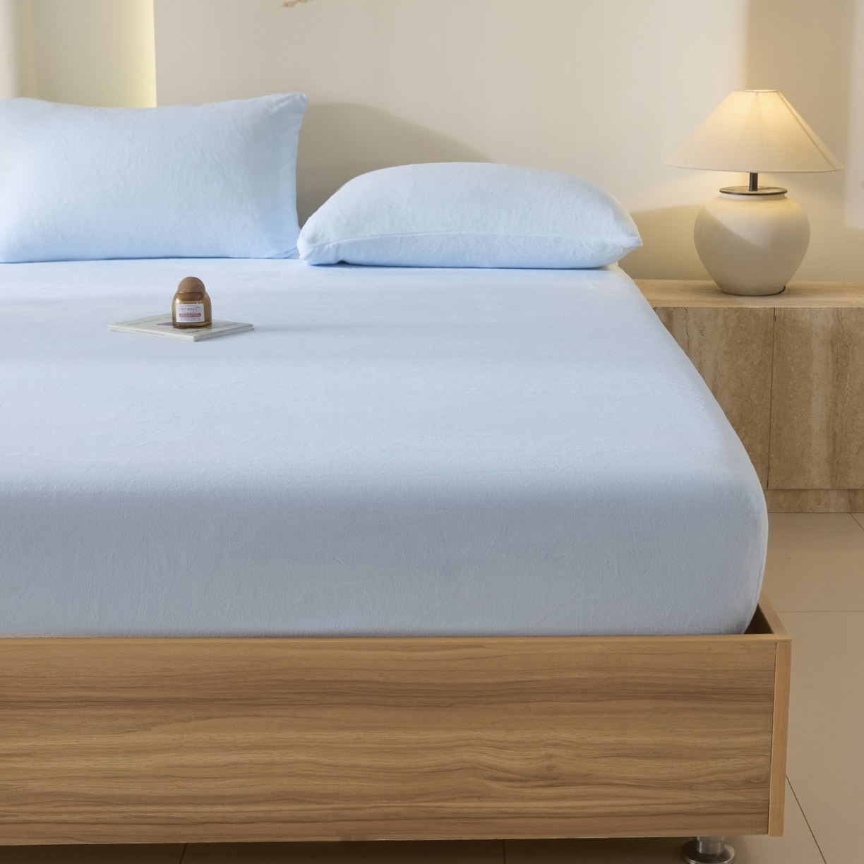 91家纺网 家纺一手货源 找家纺 酱子 2025新款牛奶绒简约纯色床笠 奶蓝-cl