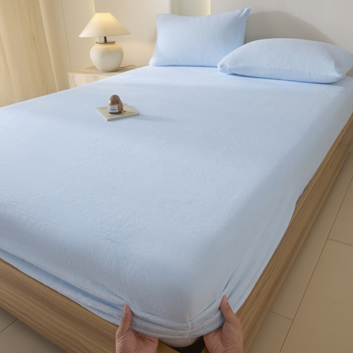 91家纺网 家纺一手货源 找家纺 酱子 2025新款牛奶绒简约纯色床笠 奶蓝-cl