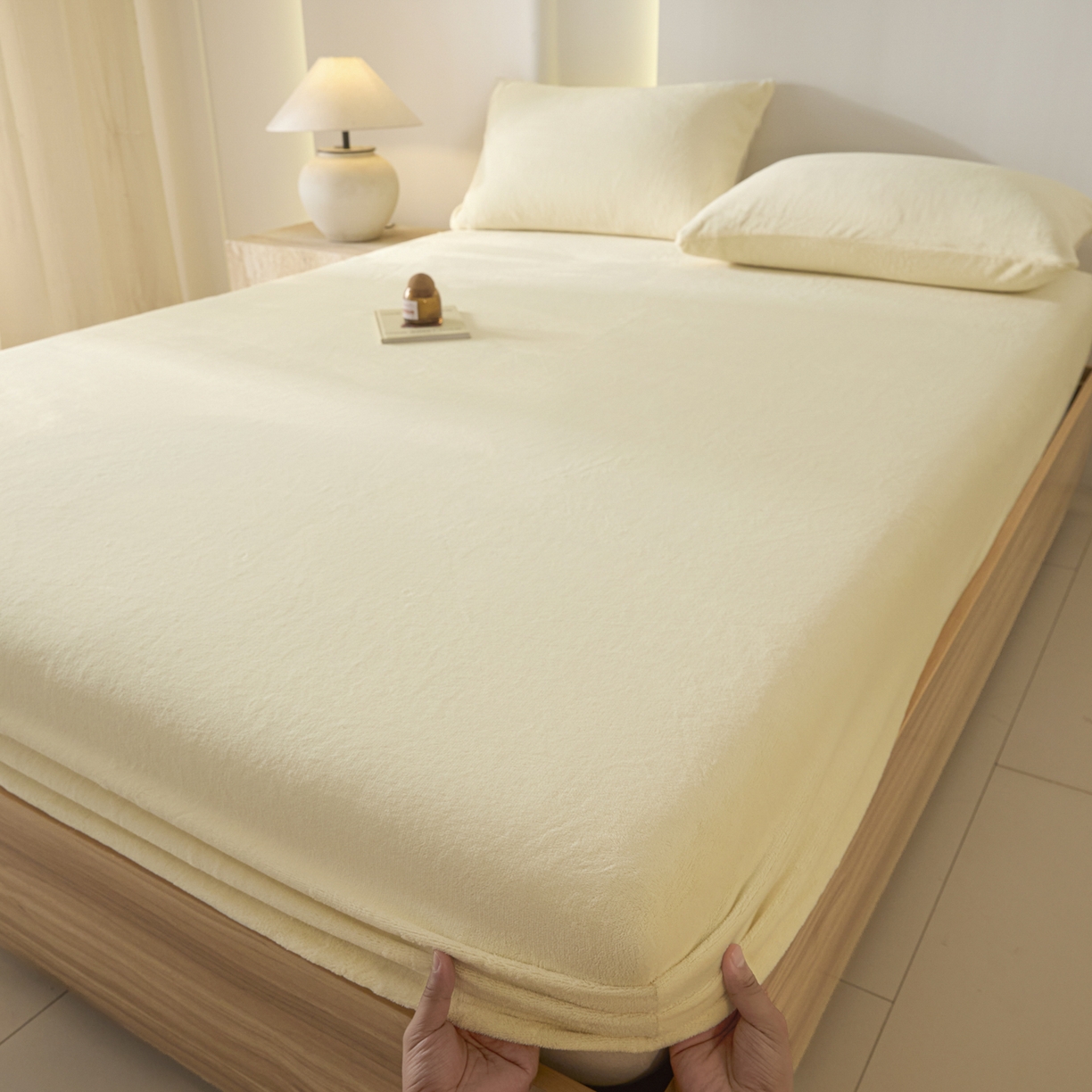 91家纺网 家纺一手货源 找家纺 酱子 2025新款牛奶绒简约纯色床笠 奶昔黄-cl