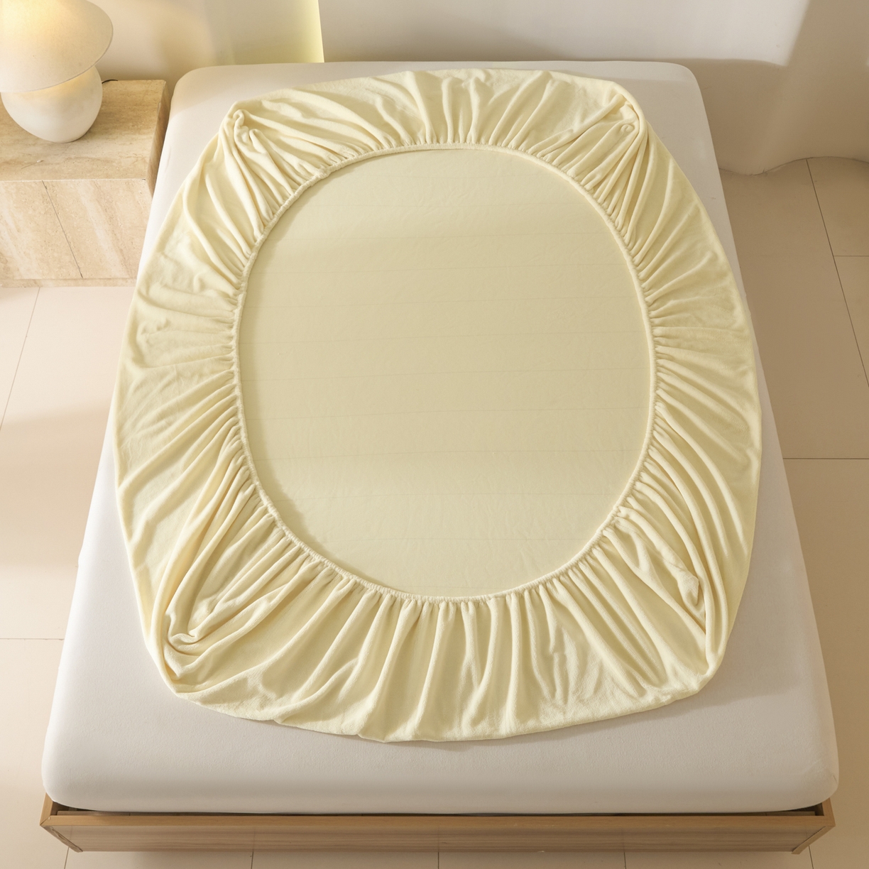 91家纺网 家纺一手货源 找家纺 酱子 2025新款牛奶绒简约纯色床笠 奶昔黄-cl