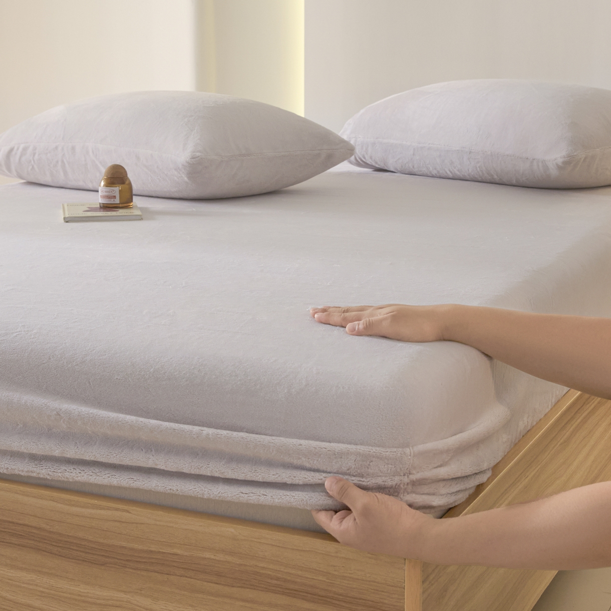 91家纺网 家纺一手货源 找家纺 酱子 2025新款牛奶绒简约纯色床笠 浅米灰-cl