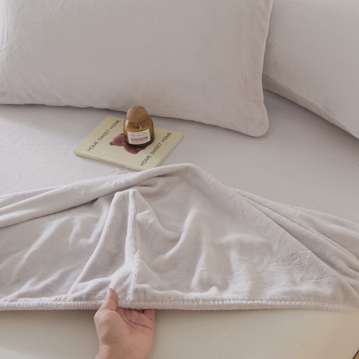 91家纺网 家纺一手货源 找家纺 酱子 2025新款牛奶绒简约纯色床笠 浅米灰-cl