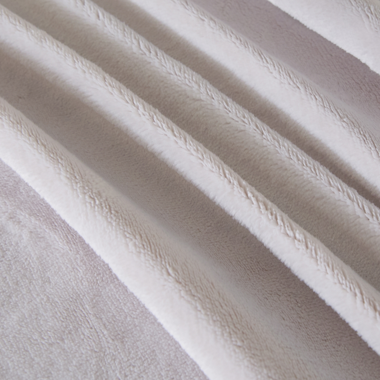 91家纺网 家纺一手货源 找家纺 酱子 2025新款牛奶绒简约纯色床笠 浅米灰-cl