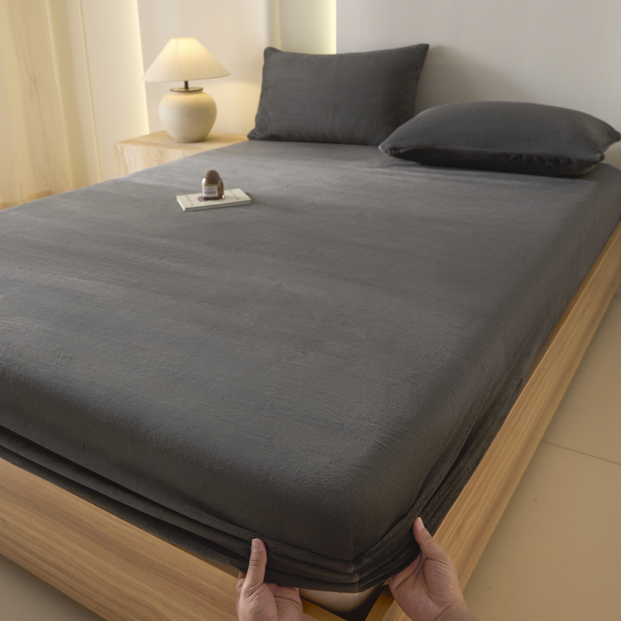 91家纺网 家纺一手货源 找家纺 酱子 2025新款牛奶绒简约纯色床笠 深灰-cl