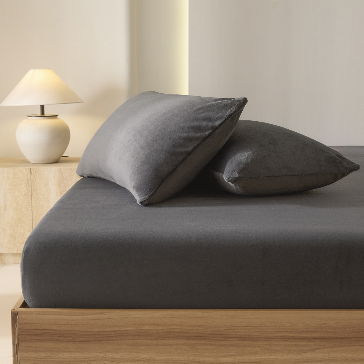 91家纺网 家纺一手货源 找家纺 酱子 2025新款牛奶绒简约纯色床笠 深灰-cl