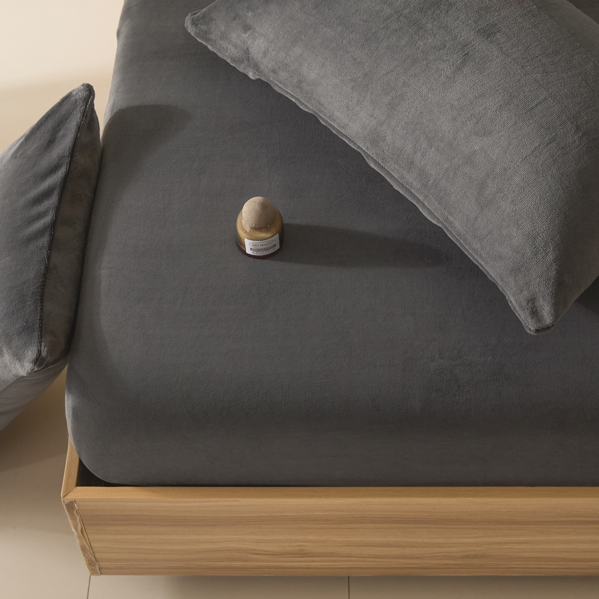 91家纺网 家纺一手货源 找家纺 酱子 2025新款牛奶绒简约纯色床笠 深灰-cl