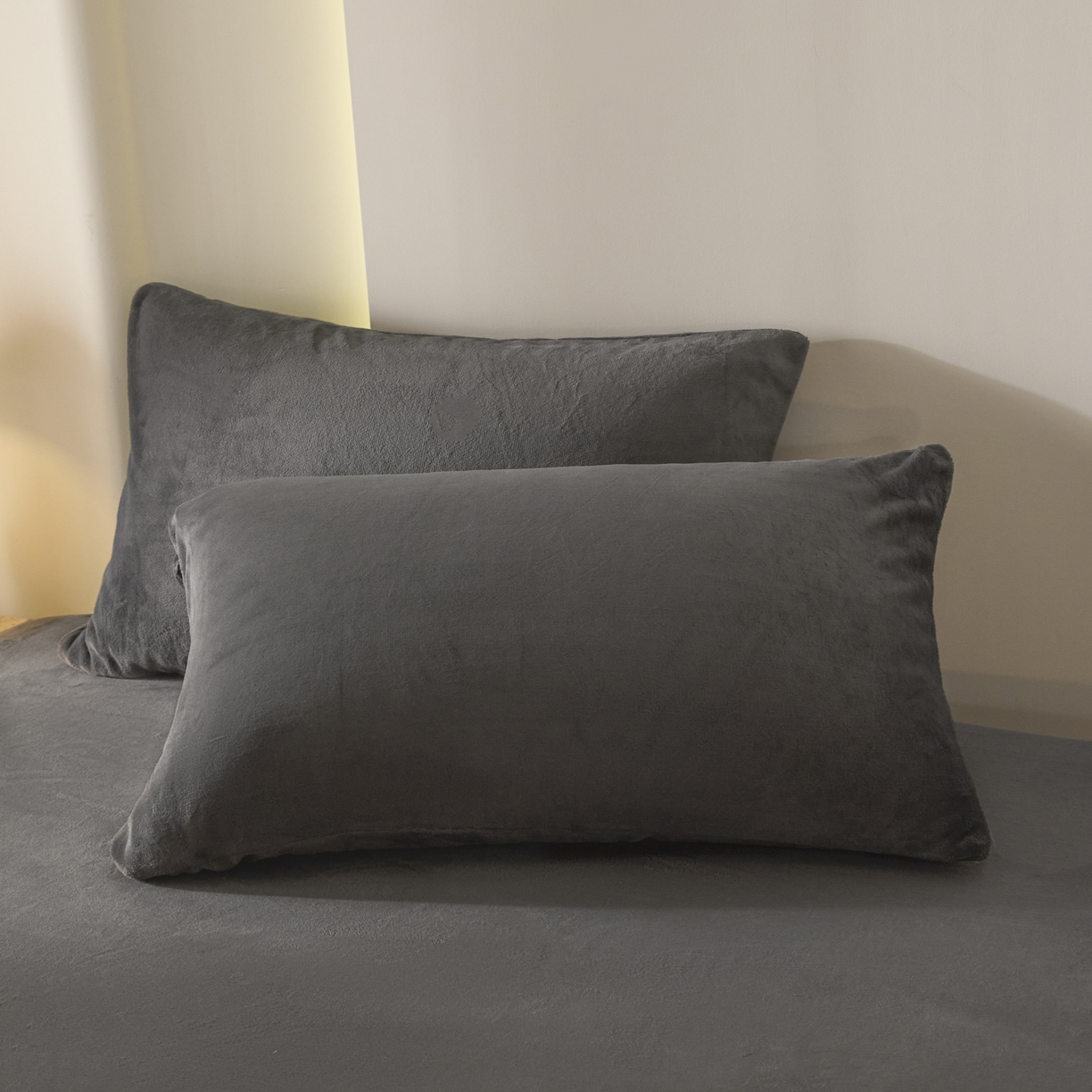 91家纺网 家纺一手货源 找家纺 酱子 2025新款牛奶绒简约纯色床笠 深灰-cl