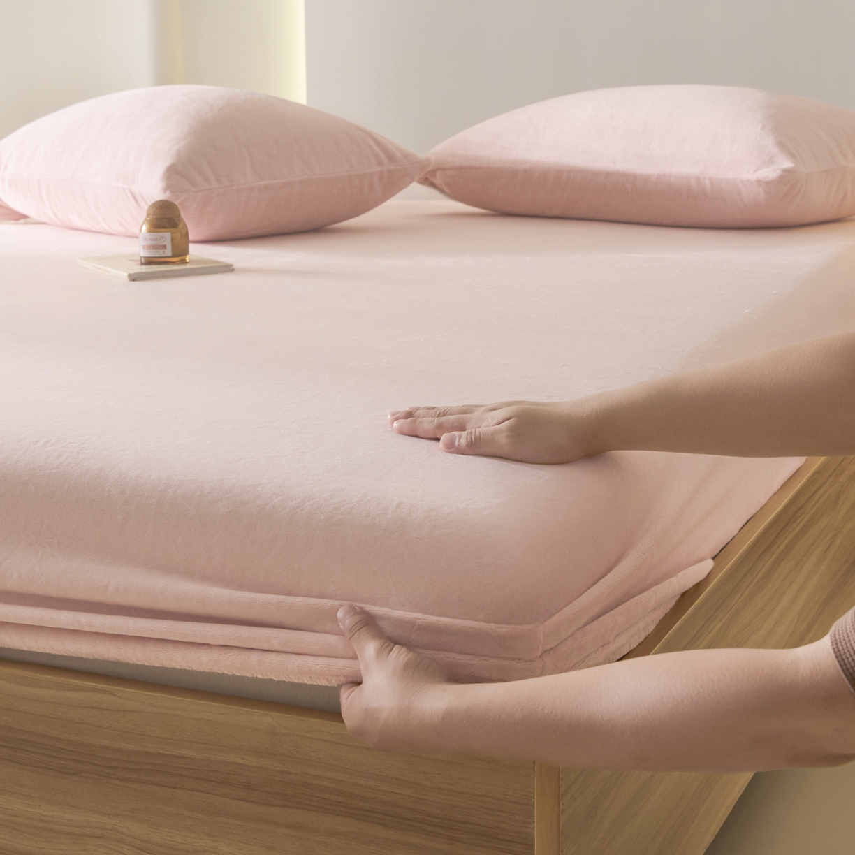 91家纺网 家纺一手货源 找家纺 酱子 2025新款牛奶绒简约纯色床笠 桃粉-cl