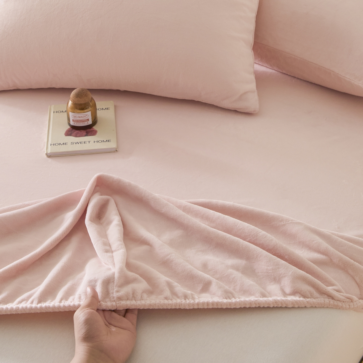 91家纺网 家纺一手货源 找家纺 酱子 2025新款牛奶绒简约纯色床笠 桃粉-cl