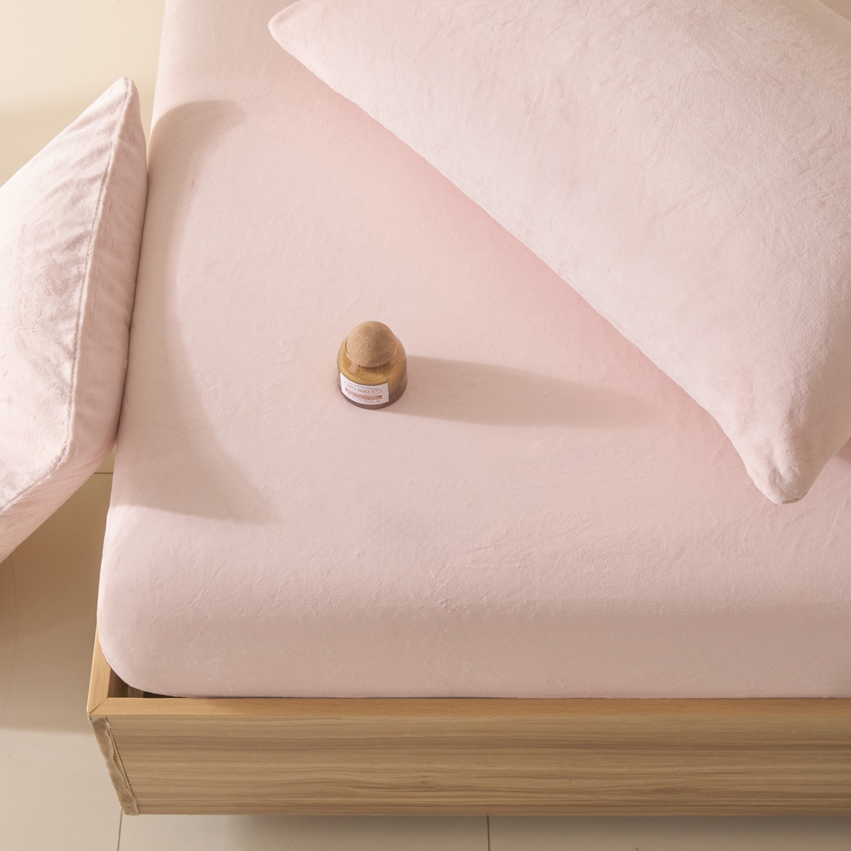 91家纺网 家纺一手货源 找家纺 酱子 2025新款牛奶绒简约纯色床笠 桃粉-cl