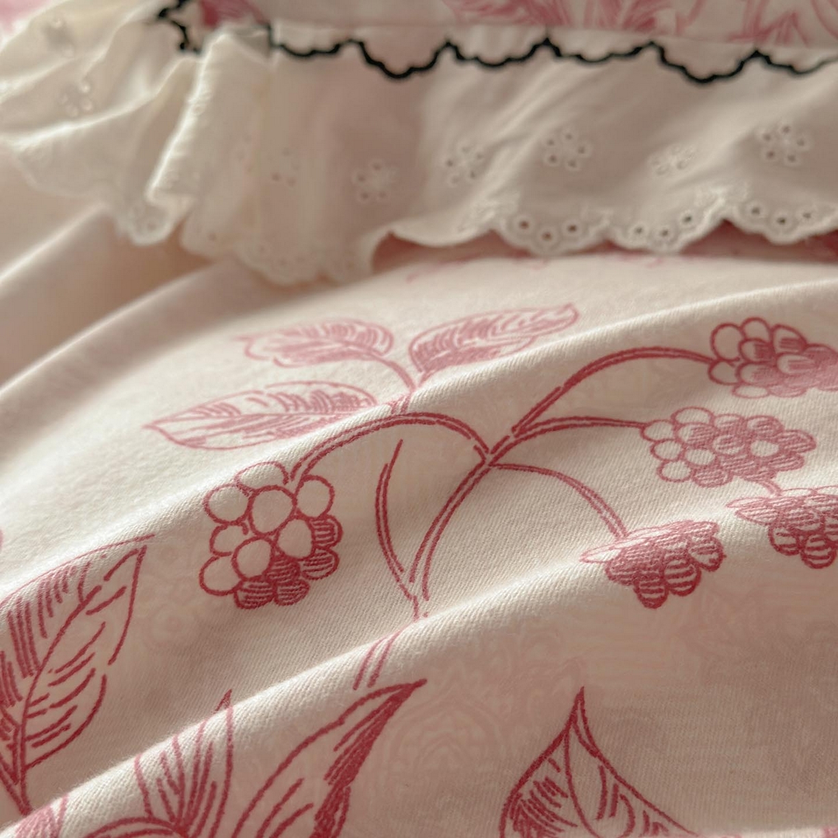 91家纺网 家纺一手货源 找家纺 涵宸家纺 2025新款全棉磨毛印花四件套-雅漾 花禧-红