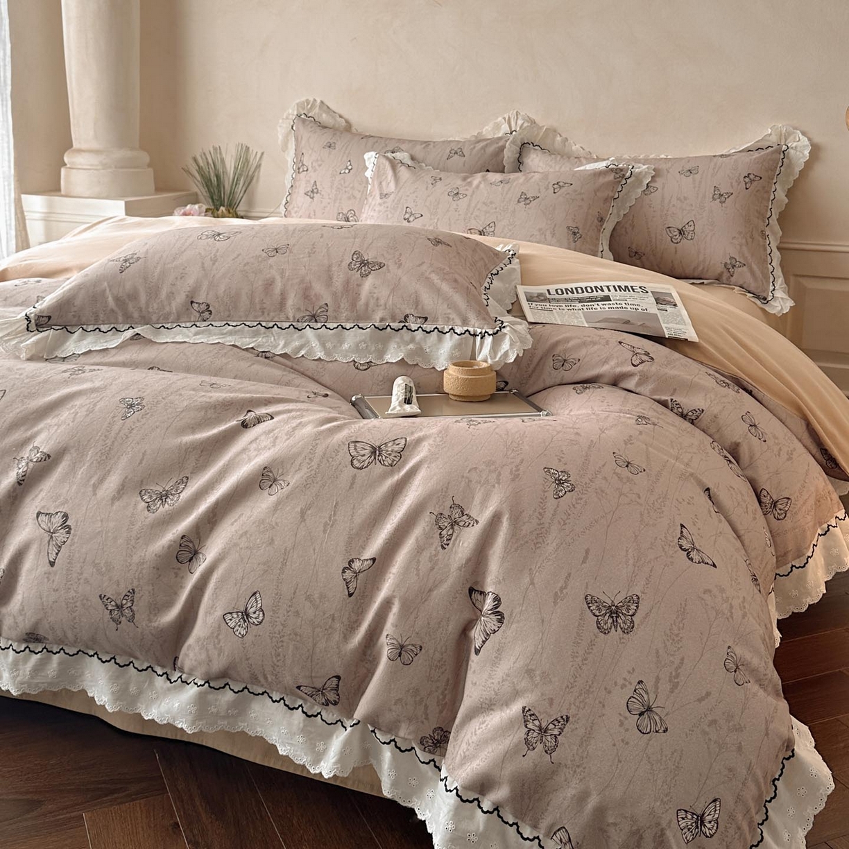 91家纺网 家纺一手货源 找家纺 涵宸家纺 2025新款全棉磨毛印花四件套-雅漾 梦蝶-咖