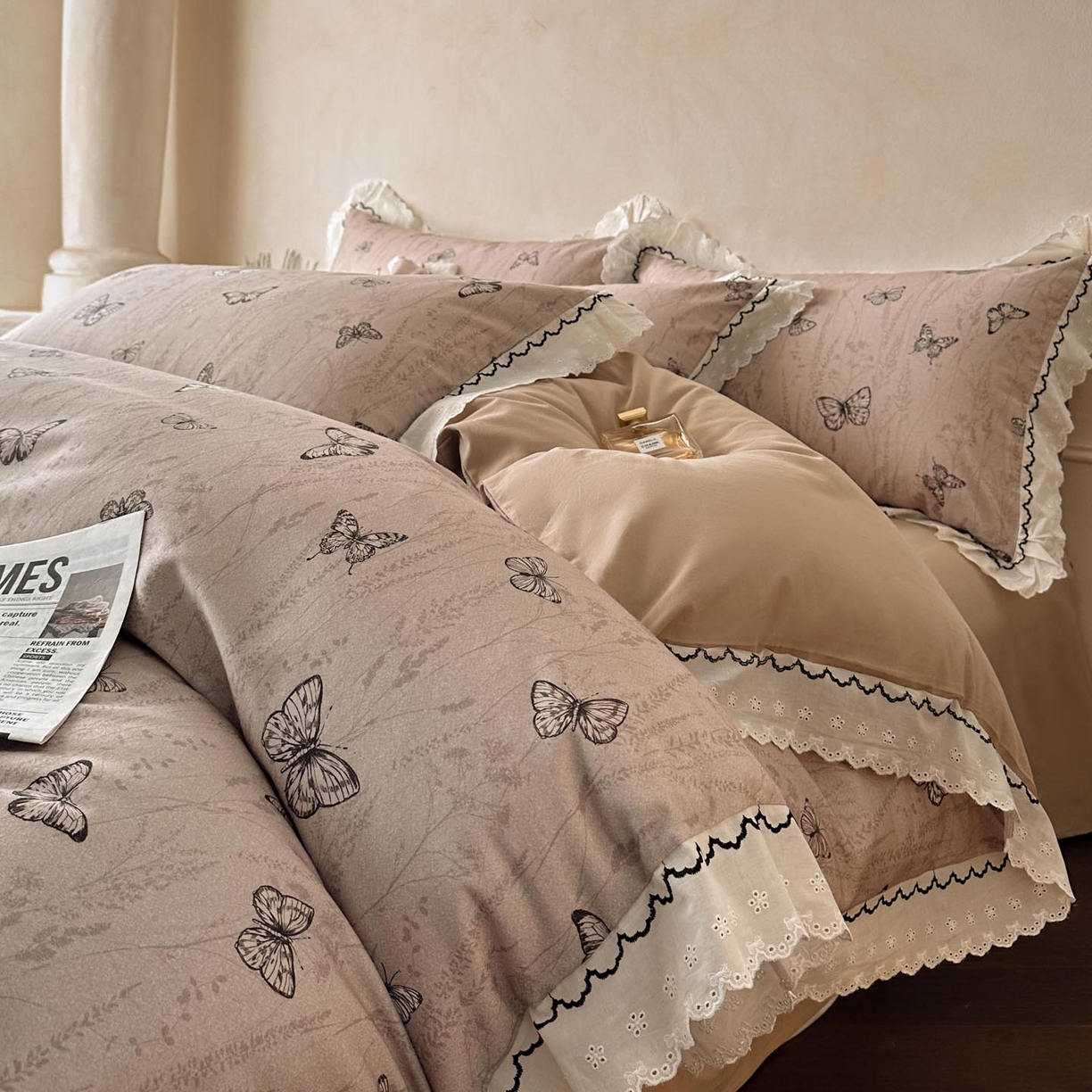 91家纺网 家纺一手货源 找家纺 涵宸家纺 2025新款全棉磨毛印花四件套-雅漾 梦蝶-咖